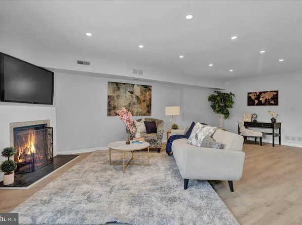 226 N 22nd St APT A, Philadelphia, PA 19103