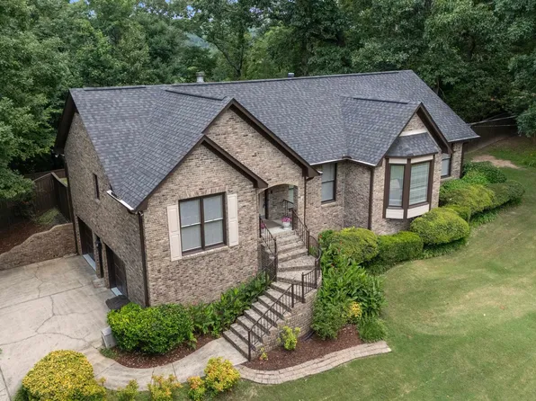 5785 Meadowview Dr, Trussville, AL 35173