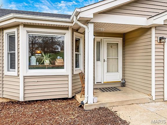 4th image of 2725 Fantasy Ln