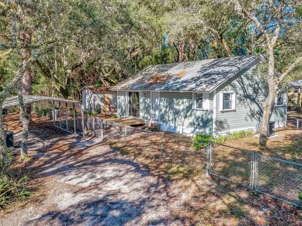 12 Lake Essay Dr, Panacea, FL 32346