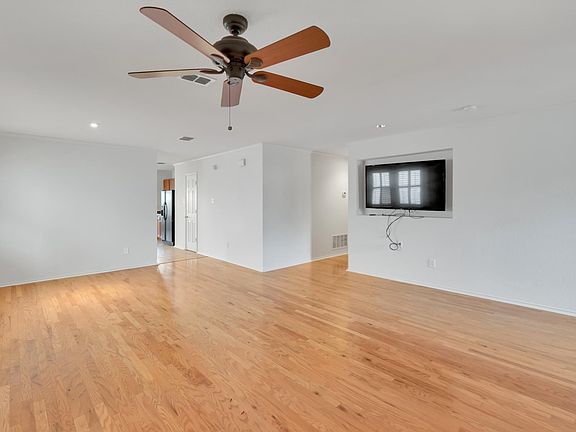 5th image of 9875 Dartmouth Dr