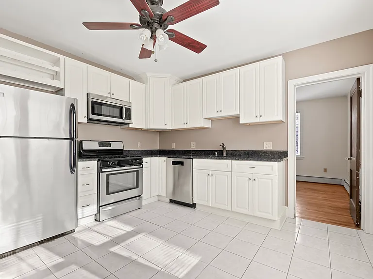 171 Chestnut St #1 — Photo 6