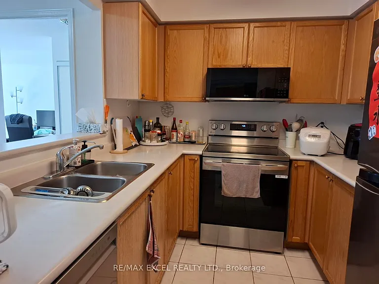 39 Pemberton Ave #902 — Photo 6
