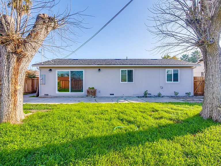 1425 Sunshadow Ln — Photo 41