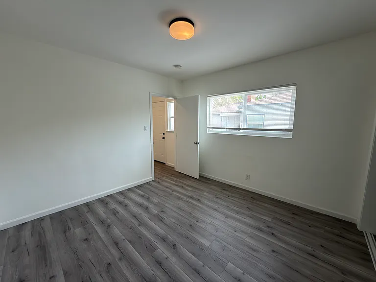 1110 Mira Mar Ave — Photo 17
