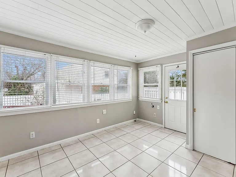 3503 Maple Ct — Photo 18