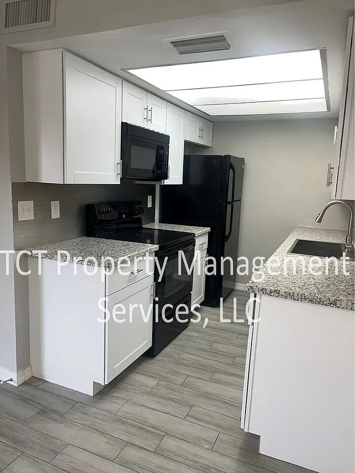 2 bed, 1.5 bath, 882 sqft, $1,295 — Photo 4