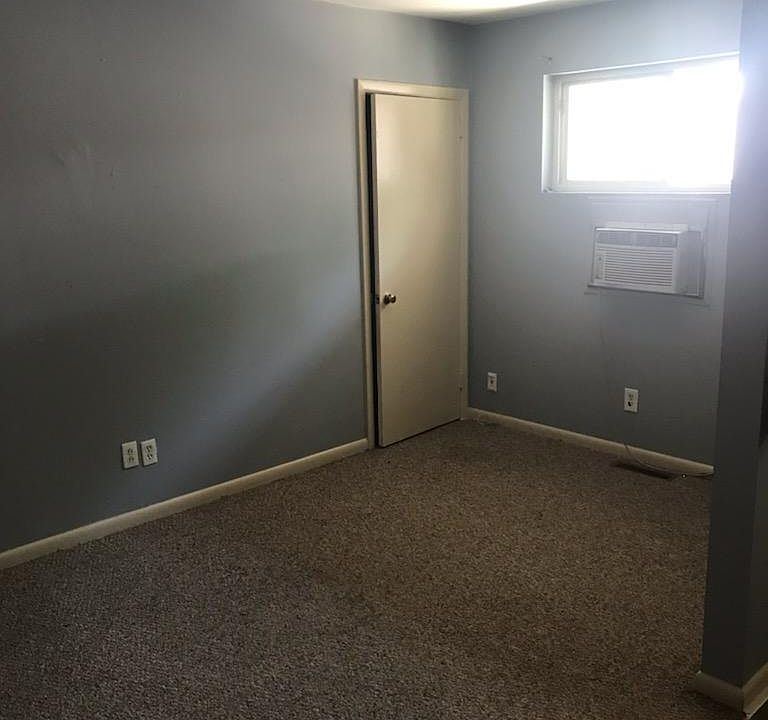 2nd image of 2332 Chestnut St