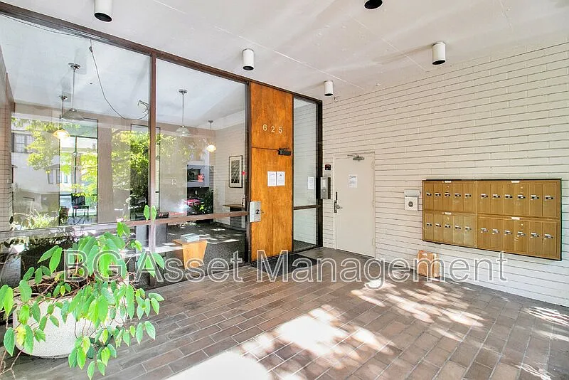 1 bed, 1.0 bath, 646 sqft, $1,900 — Photo 1