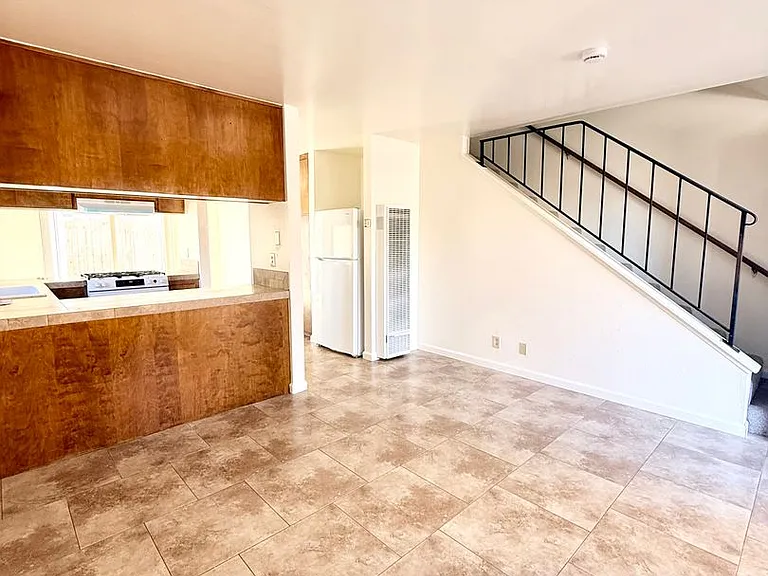 728 N D St — Photo 3