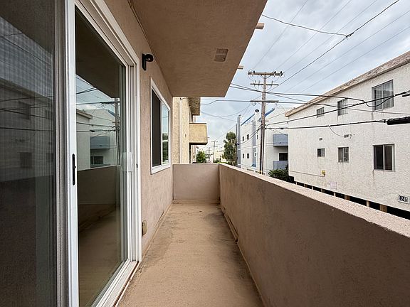 3rd image of 1244 Euclid St APT 5