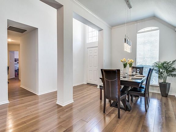 5th image of 8436 Finsbury Dr