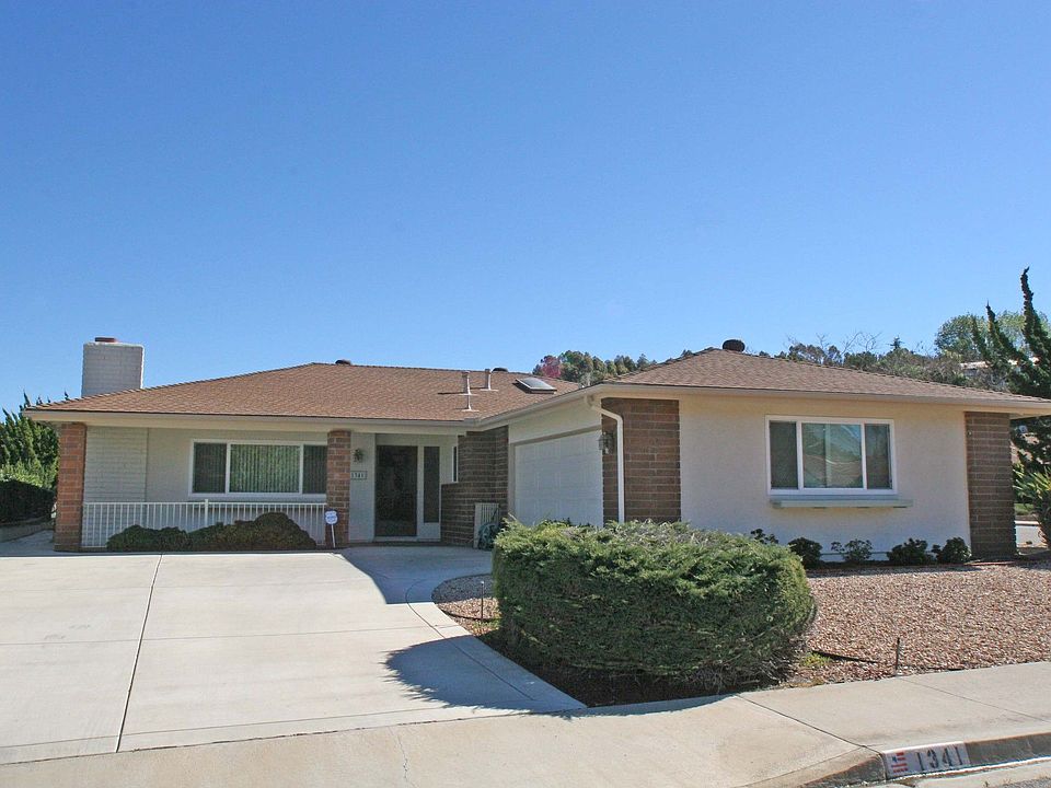 Single Level Living In The Escondido Country Club