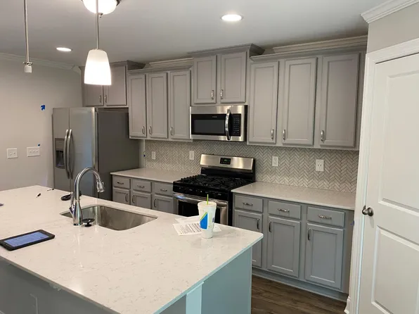 622 Parkington Ln, Cary, NC 27513