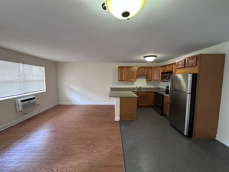 1004 Des Plaines Ave — Photo 8