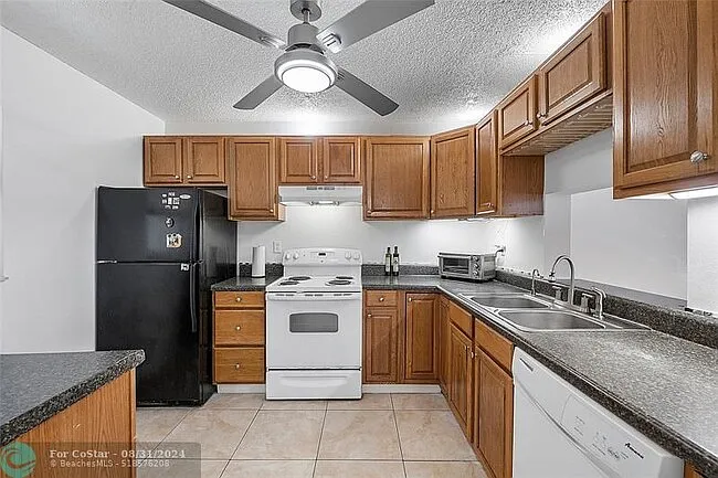 2800 Somerset Dr #201 — Photo 14