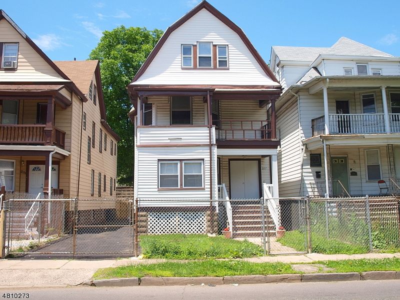 1st image of 227 S BURNETT ST