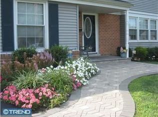 932 Worthington Dr, Warminster, PA 18974