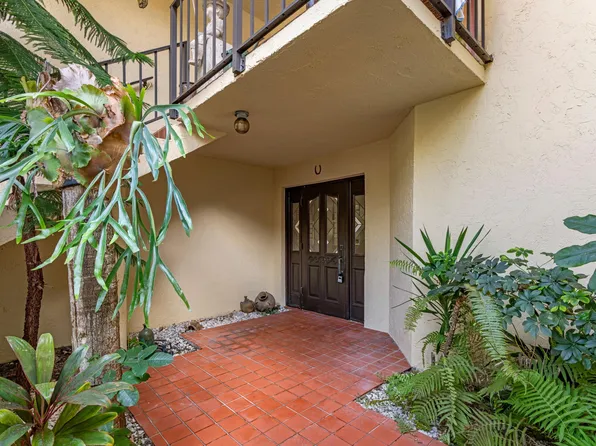 16 Via Lago, Boynton Beach, FL 33435