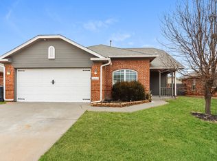 10617 NW 33rd St, Yukon, OK 73099