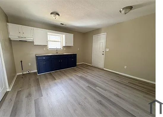 3 bed, $1,100 — Photo 2
