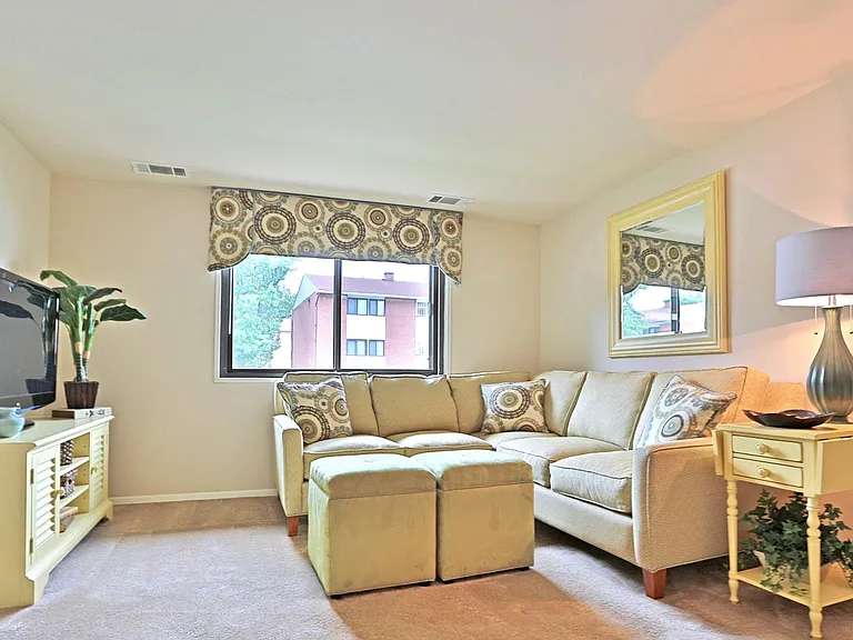 Winston Apartments — Photo 7