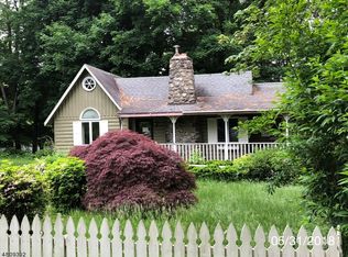 101 Grandview Rd, Highland Lakes, NJ 07422