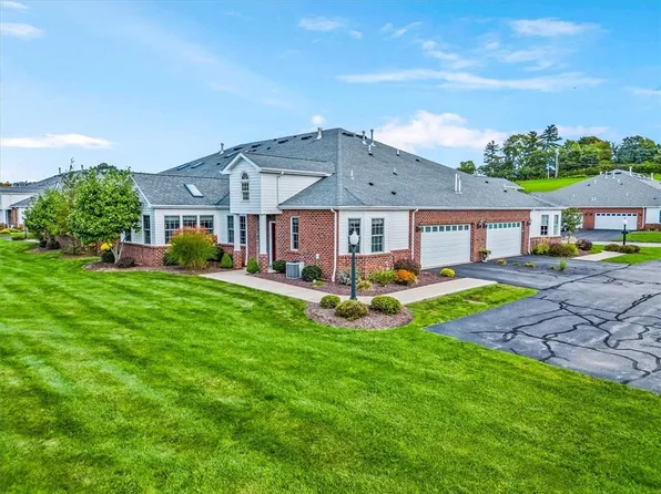 2002 Ambassador Ln, Valencia, PA 16059