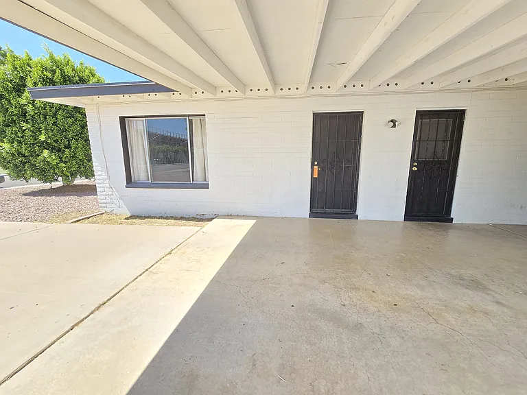 2723 S Los Feliz Dr — Photo 3