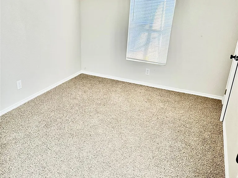 750 Oak Mdws — Photo 16