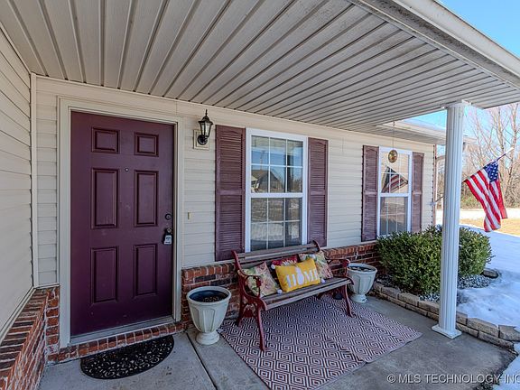 3rd image of 1108 SE 22nd St