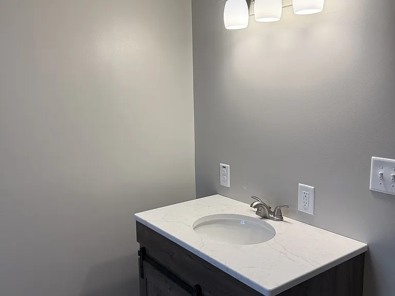 722 N Elizabeth St — Photo 3