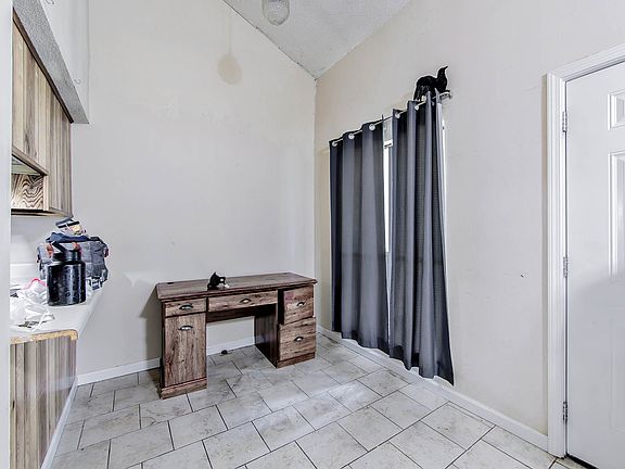 3rd image of 1300 Louise St APT 6