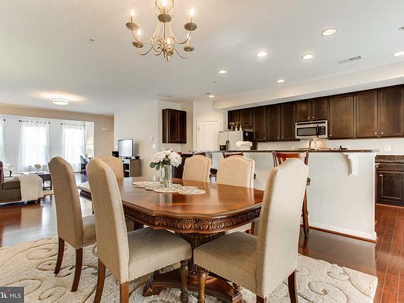 3rd image of 7905 Crescent Park Dr #132