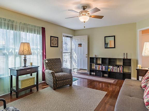 5th image of 423 Sarah Dr