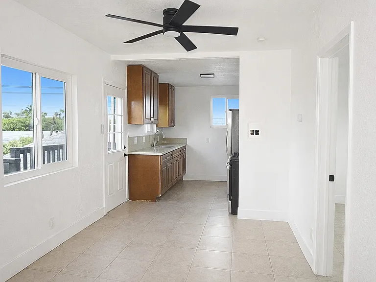 2096 Franklin Ave #A — Photo 8