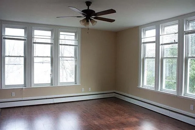2278 Traylor Avenue — Photo 2