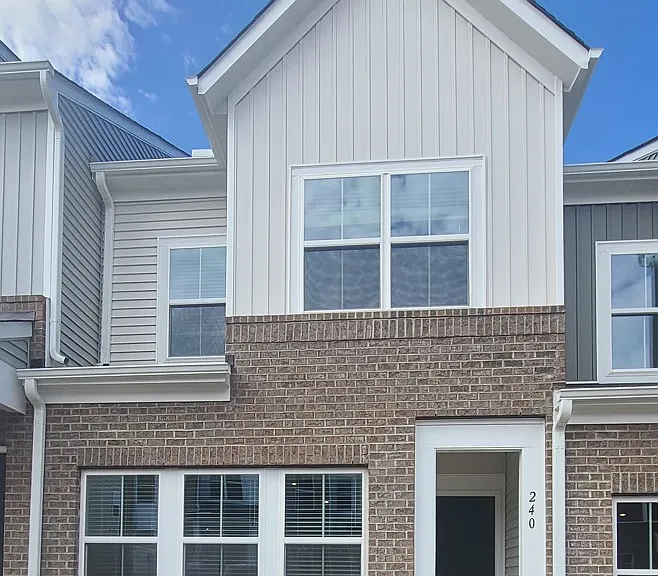 240 Chesapeake Commons St — Photo 2