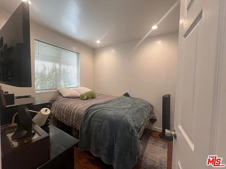3901 S Orange Dr — Photo 17