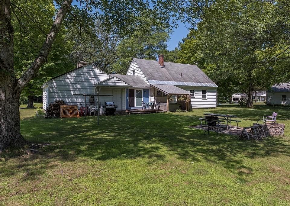 69 Dell St, Turners Falls, MA 01376 Zillow