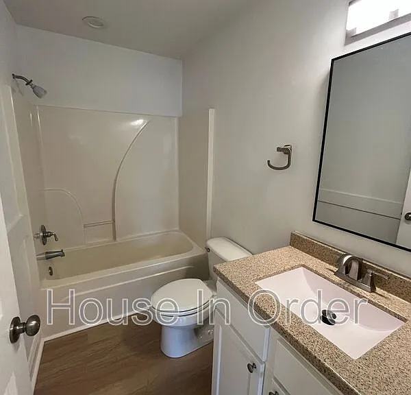 208 Fountain Way — Photo 5