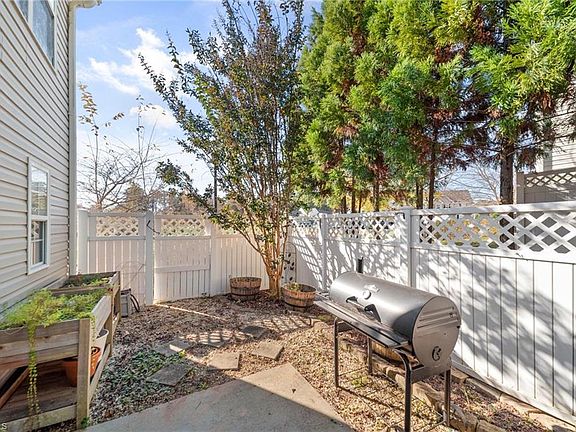 3rd image of 501 Canary Ct