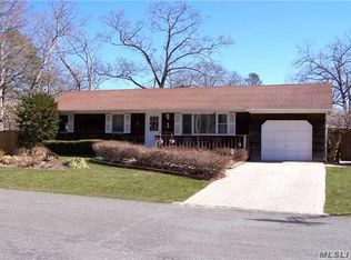 1 Artist Dr, Middle Island, NY 11953