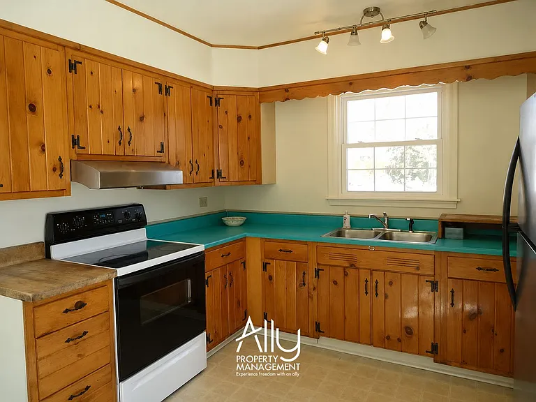 1605 Cambridge Cir — Photo 6
