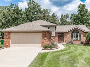 12356 N Oakwood Dr, Saint John, IN 46373
