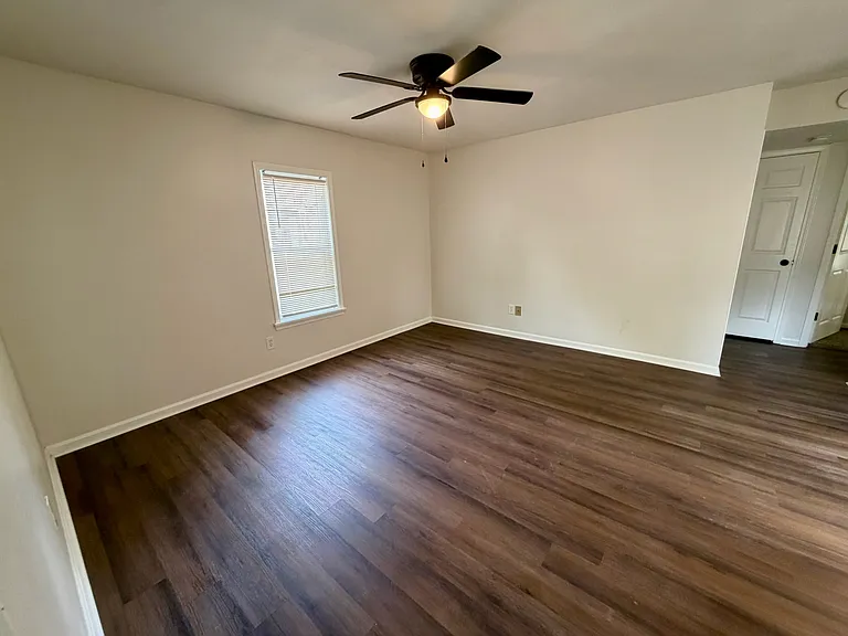 215 E Ormsby Ave #4 — Photo 3