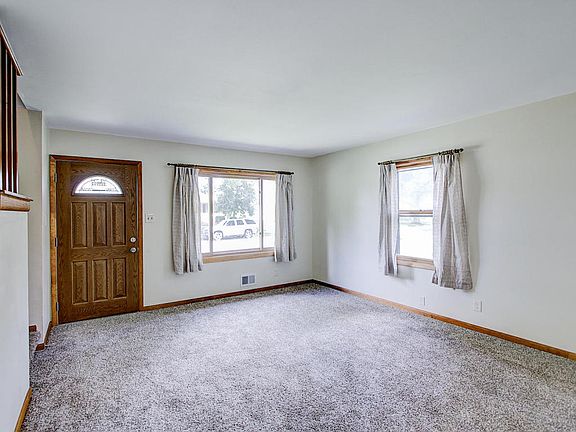 3rd image of 517 Peters Dr