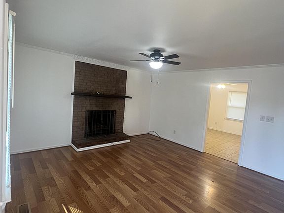 2nd image of 305 N Cricket Dr