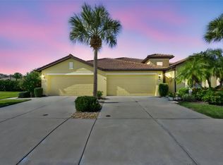 5404 Sunset Falls Dr, Apollo Beach, FL 33572