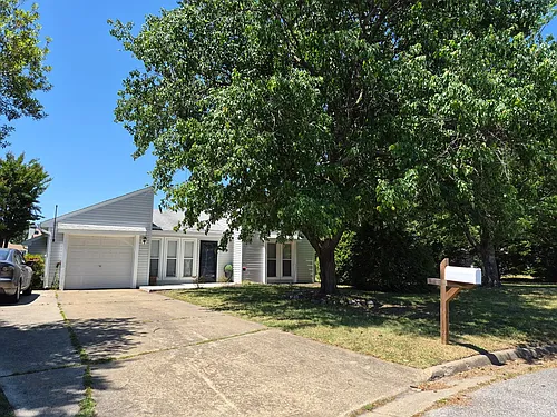 1301 Cypress Pl Photo 1